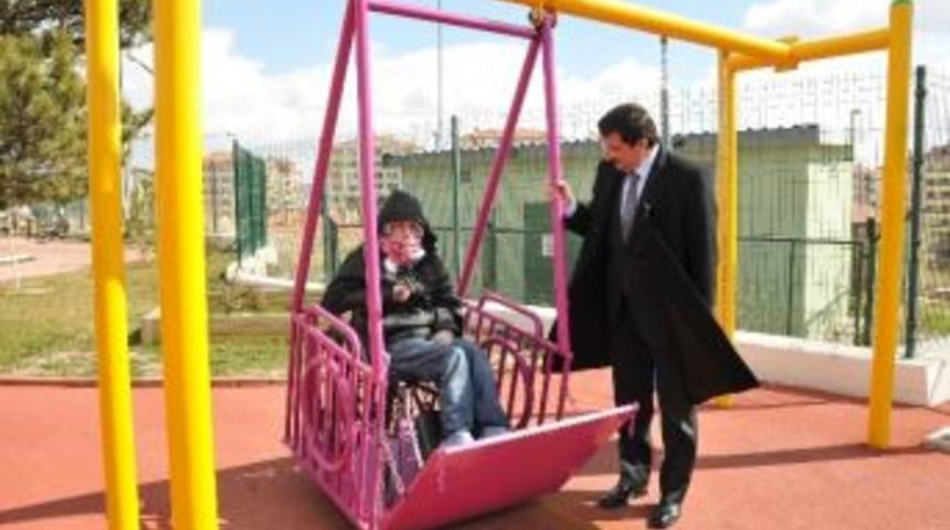 Ke&ccedil;i&ouml;ren&rsquo;de Engelleri Ortadan Kaldıran &Ccedil;ocuk Parkı