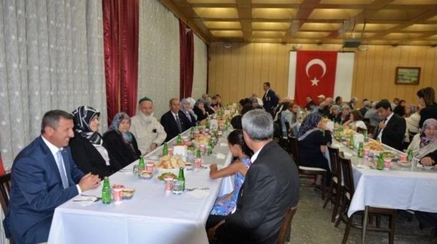 Vali Yılmaz&rsquo;dan Şehit Yakınları, Gaziler Ve Ailelerine Yemek