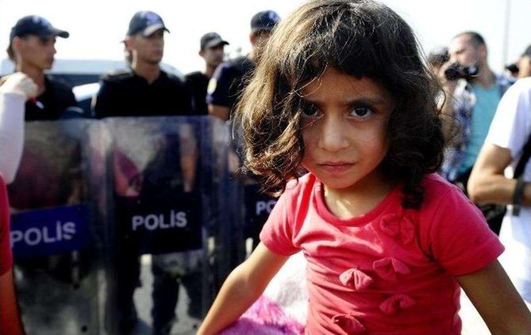 Edirne&rsquo;ye Y&uuml;r&uuml;yen Suriyeli M&uuml;ltecilere Polis Engeli