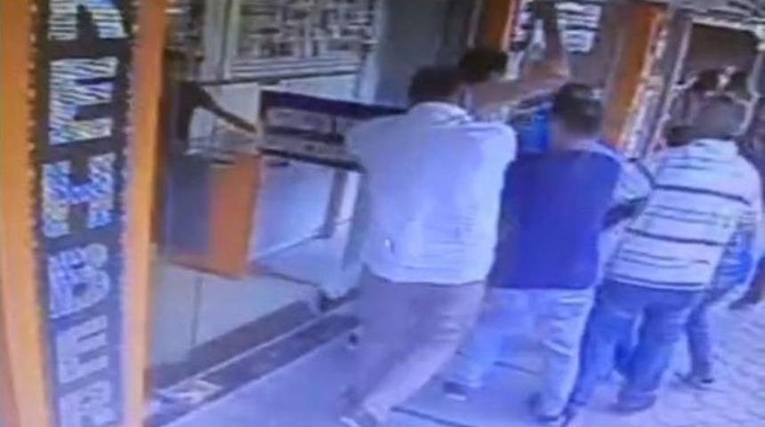 Kız &Ccedil;ocuğuna Tacizde Bulunduğu İddia Edilen Şahsı Esnaf Lin&ccedil; Etmek İstedi
