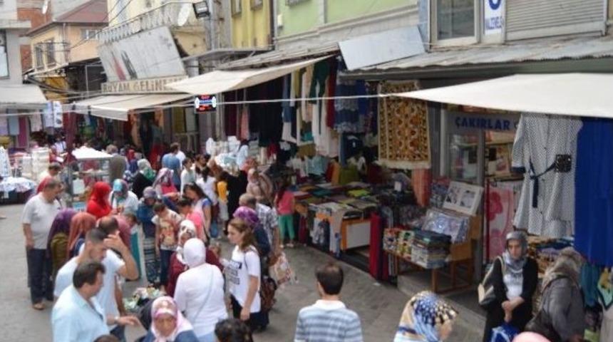 &Ccedil;arşı Pazarda Bayram Ve Okul Yoğunluğu