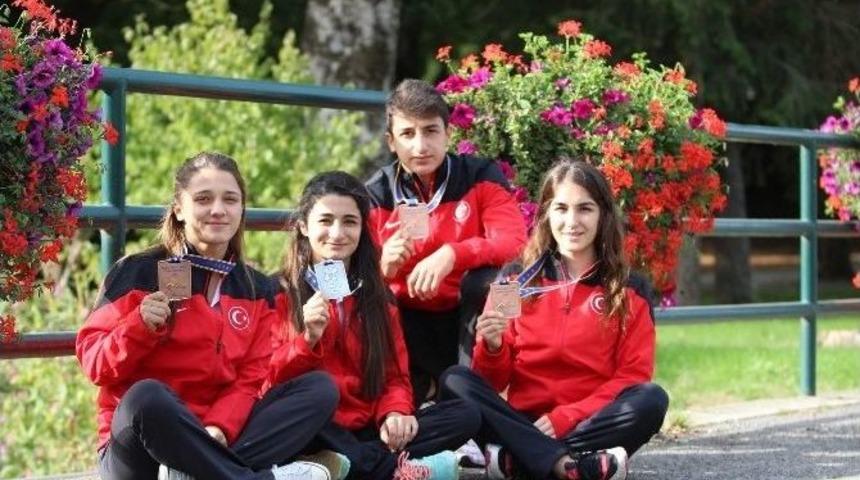 Gen&ccedil; Judoculardan Şehitlere Armağan