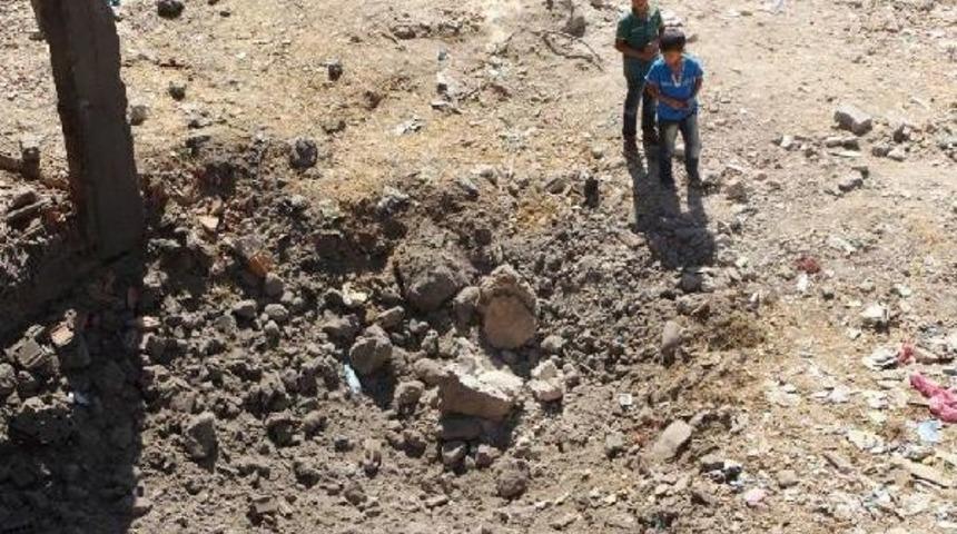 Silopi&rsquo;De Harabe Binanın &Ouml;n&uuml;nde Bomba Patladı