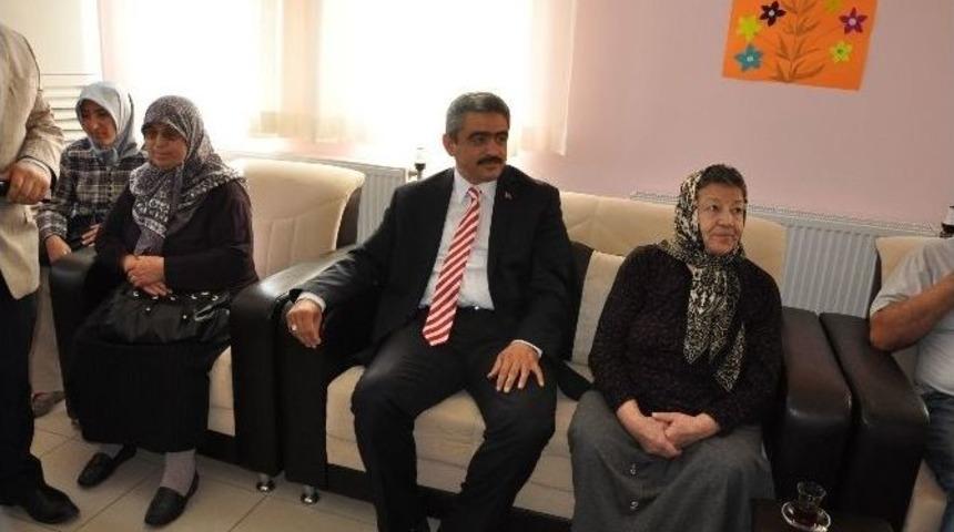 Başkan Alıcık, Alzheimer G&uuml;n&uuml;nde Hastaları Ziyaret Etti