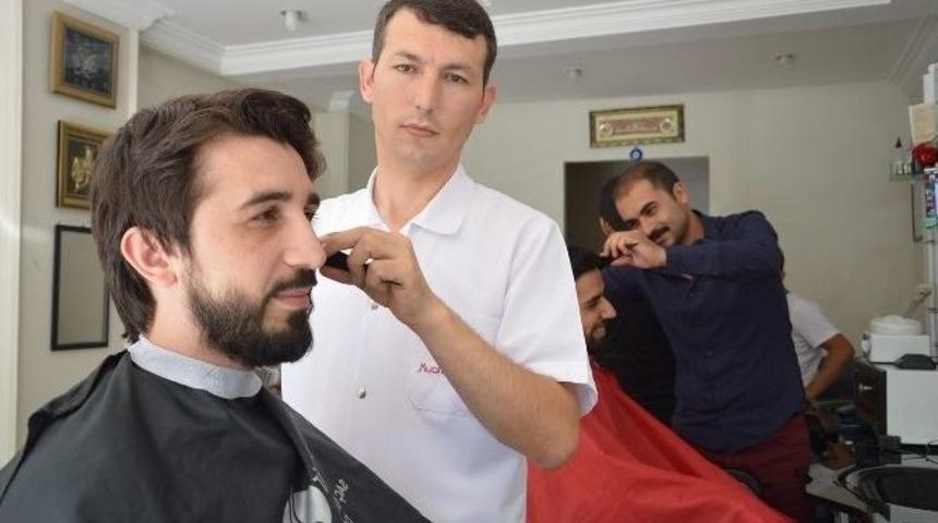 Manisa&rsquo;daki Berberlerde Bayram Mesaisi