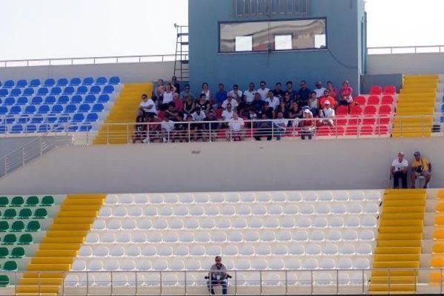 İzmir Cup'ta Tribünler Boş Kaldı