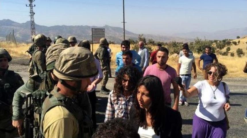 Hdp Milletvekilleri 'canlı Kalkan' Olmak I&ccedil;in Cudi Dağı'na &Ccedil;ıktı