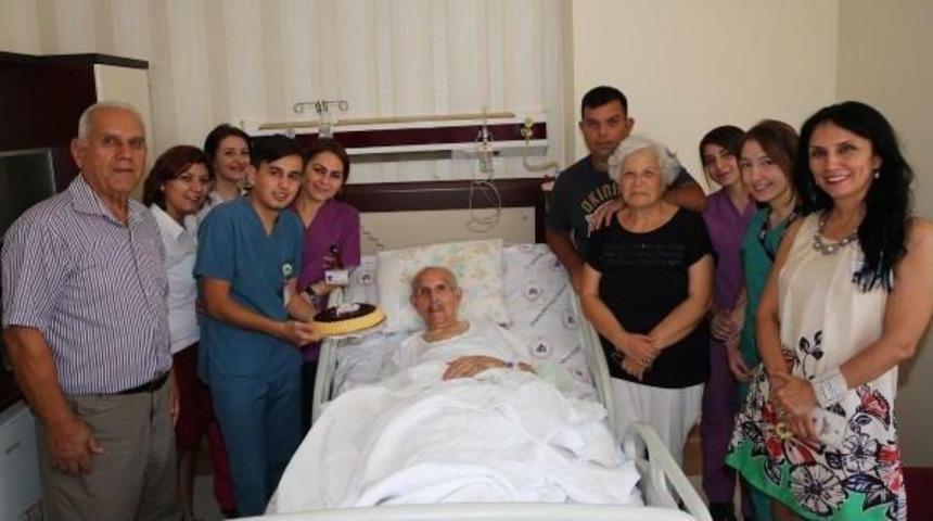 100 Yaşında Kal&ccedil;a Kırığı Ameliyatı Oldu