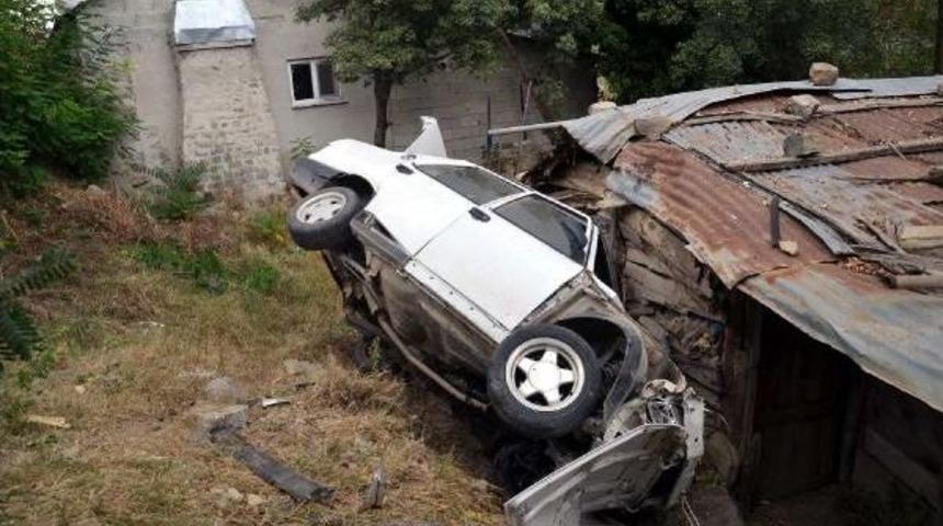 Andırın'da Otomobil Şarampole Devrildi: 2 Yaralı