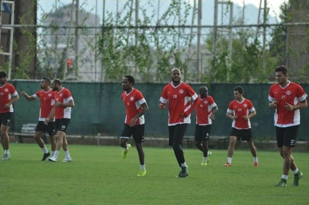 Gencer: "5-1&rsquo;lik Yenilgiye Biraz Sevindim, Herkesin Ders &Ccedil;ıkarması İ&ccedil;in"
