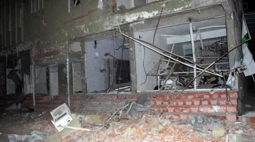 Bomba Y&uuml;kl&uuml; Otomobil, Zırhlı Polis Aracının Ge&ccedil;işi Sırasında Uzaktan Kumandayla Patlatıldı