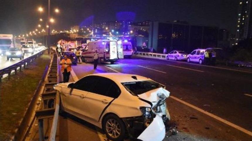 Tem'de Zincirleme Kaza: 2 &Ouml;l&uuml;, 4 Yaralı