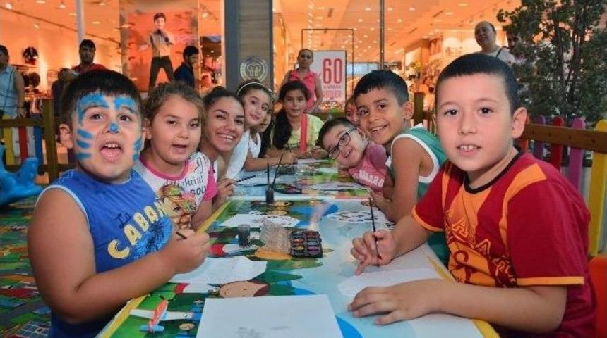 Minik Eller Saat At&ouml;lyesinde