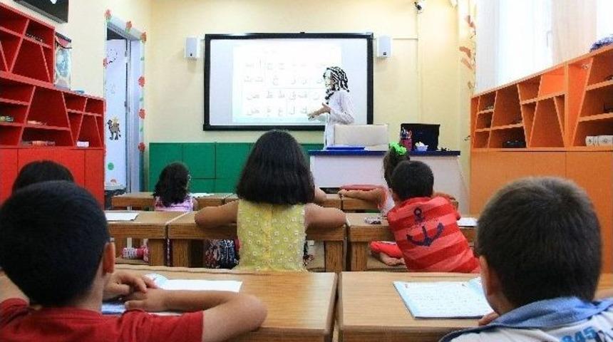 Hem Kur&rsquo;an &Ouml;ğreniyorlar Hem De Robot Yapıyorlar