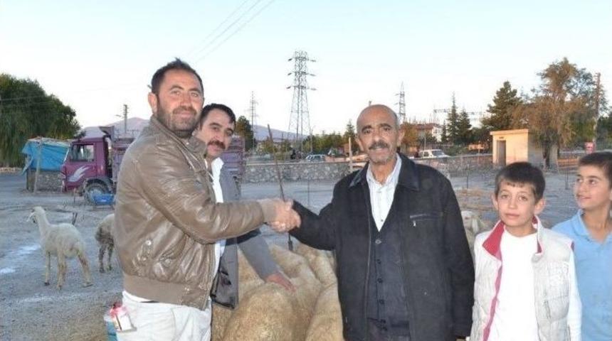 Niğde&rsquo;nin Kurban Pazarı Hareketlendi