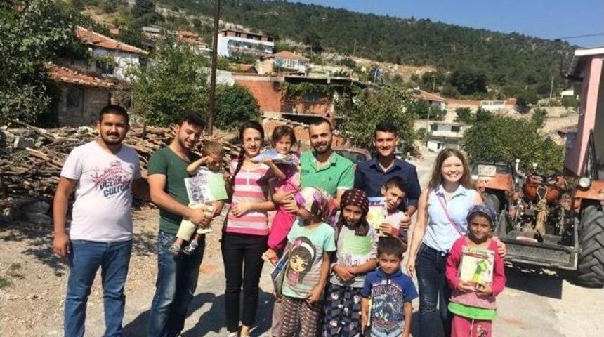 Chp&rsquo;li Gen&ccedil;lerden Somalı İhtiya&ccedil; Sahibi &Ccedil;ocuklara Kırtasiye Malzemesi