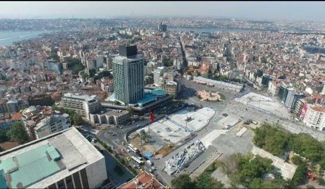 Taksim Meydanı'nın Zemin Düzenleme Çalışmaları Tamamlanıyor