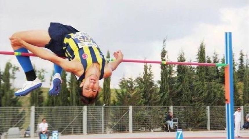 Denizlili Alperen Y&uuml;ksek Atlamada Şampiyon