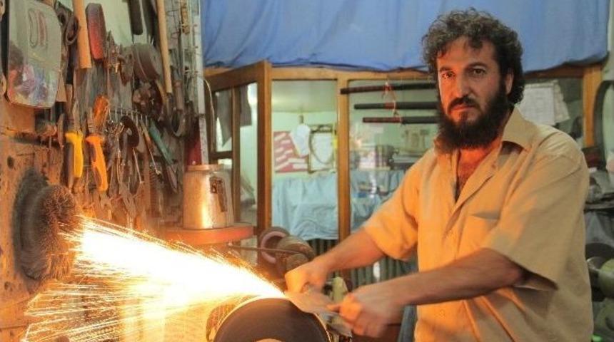 Bı&ccedil;aklar Kurbana Hazır