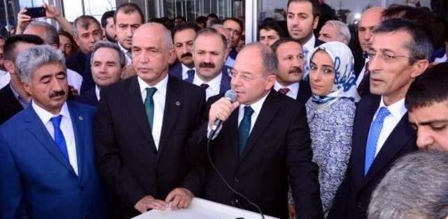 Recep Akdağ, Erzurum'da 'efsane Bakan' Pankatı Ile Karşılandı