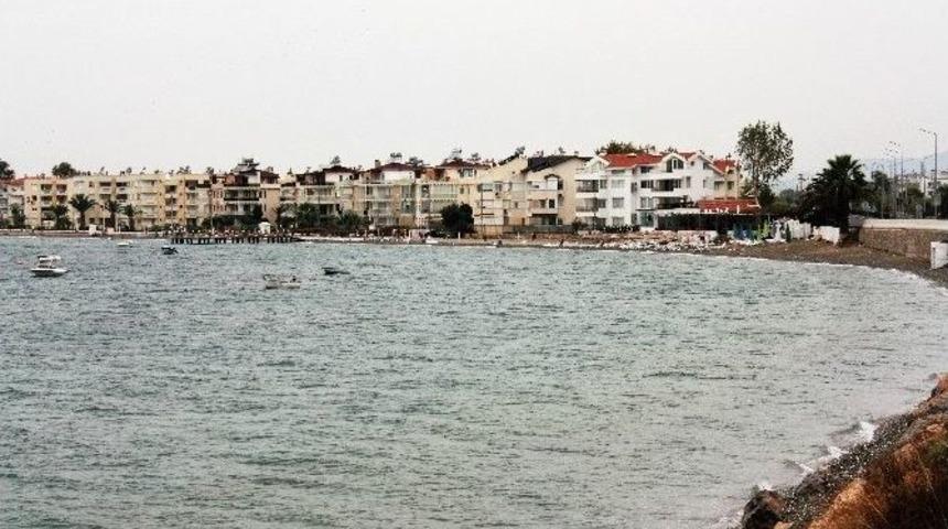 Yağmur Sahilleri Boşalttı