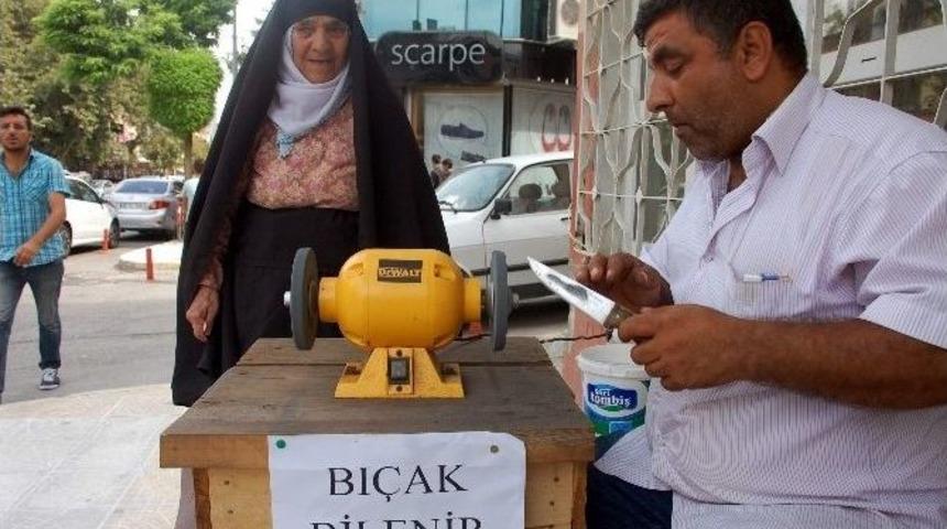Bı&ccedil;ak Bileyicileri, Kurban Bı&ccedil;aklarını Bilemeye Başladı