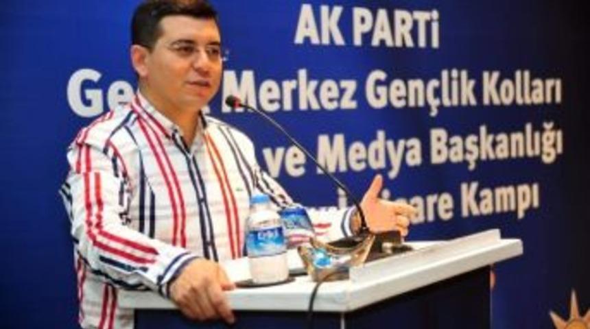 T&uuml;t&uuml;nc&uuml;, Gen&ccedil;lerle Buluştu