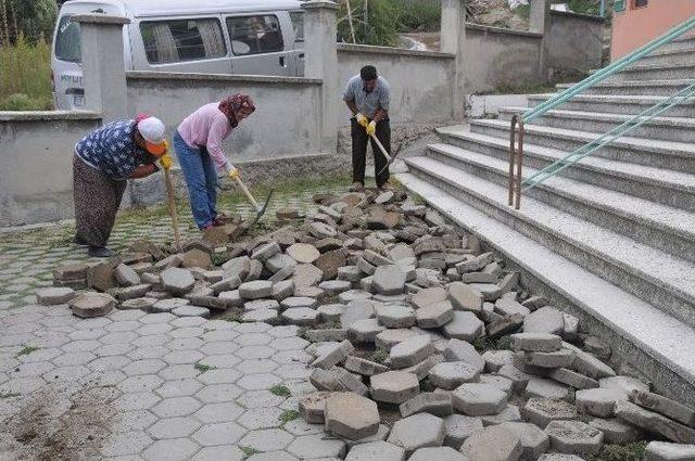 Yediler Camii’nin Bahçesi Yenilendi