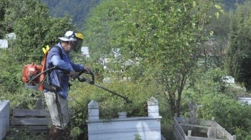 İnebolu&rsquo;da Mezarlıklara Bayram Temizliği