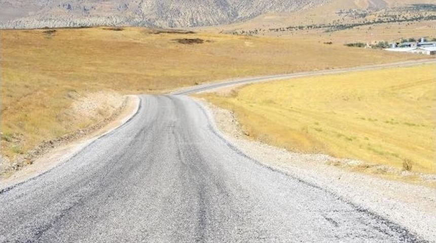 Yazıhan&rsquo;ın &Ouml;nemli Grup Yolları Asfaltlanıyor