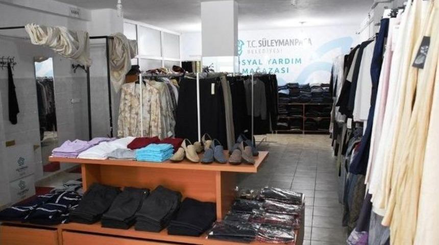 Okul Kıyafetleri De Dost Eli&rsquo;nden