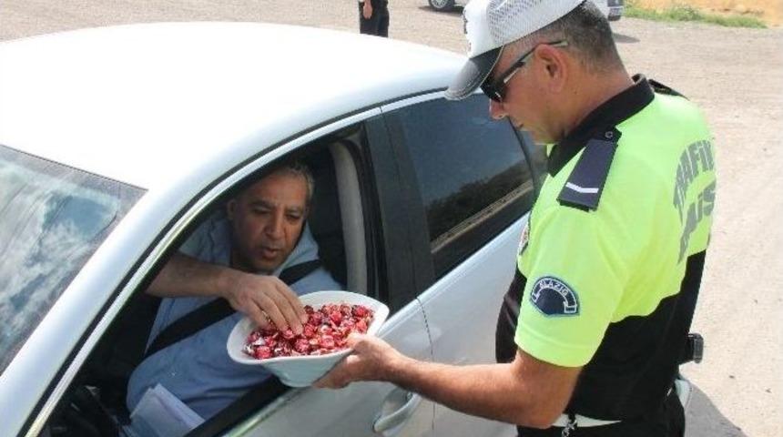 Elazığ&rsquo;da Trafik Ekiplerinden Bayram Şekerli Uyarı