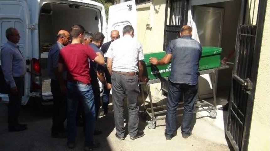 &Uuml;z&uuml;m Bağında Boğazı Kesilmiş Bir Erkek Cesedi Bulundu