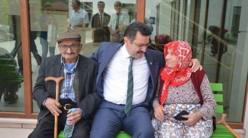 Gen&ccedil;, Şehit Aileleriyle Ve Yaşlılarla Bayramlaştı