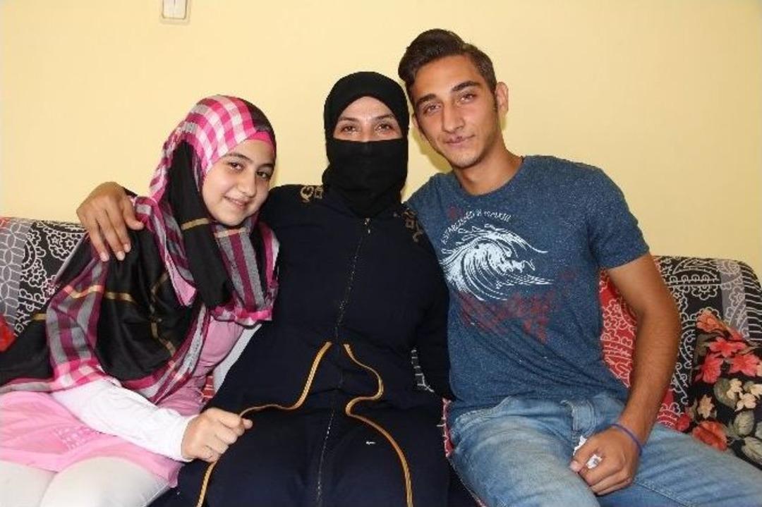 Macaristan Sınırında &Ccedil;elme Takılan Suriyelinin Eşi: &ldquo;o An &Ouml;ld&uuml;ğ&uuml;m&uuml; Hissettim&rdquo;