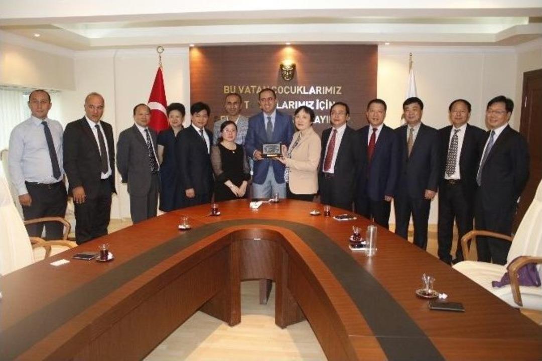 &Ccedil;in Heyetinden, Antalya Valiliği&rsquo;ne Ziyaret