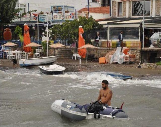 Şiddetli Lodos, Datça'da Dört Balıkçı Teknesini Batırdı