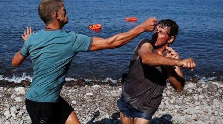 Adada Mahsur Kalan Ka&ccedil;akları Sahil G&uuml;venlik Kurtardı