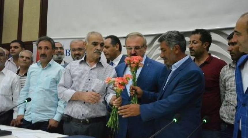 13 Aylık Kan Davası 'karanfilli Barış' Ile Sona Erdi