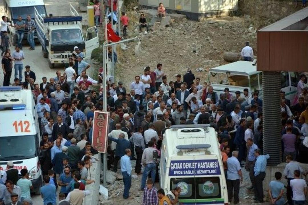 Otomobil Botan &Ccedil;ayına U&ccedil;tu: 4 &Ouml;l&uuml;, 1 Yaralı