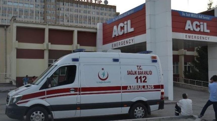 Caminin Bah&ccedil;esinde Kundağa Sarılı Bebek Bulundu