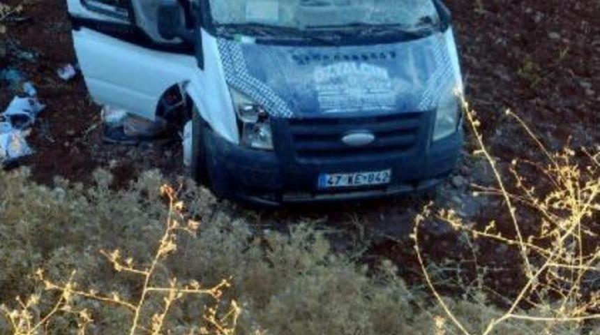 K&ouml;y Minib&uuml;s&uuml; Şarampole Yuvarlandı: 17 Yaralı