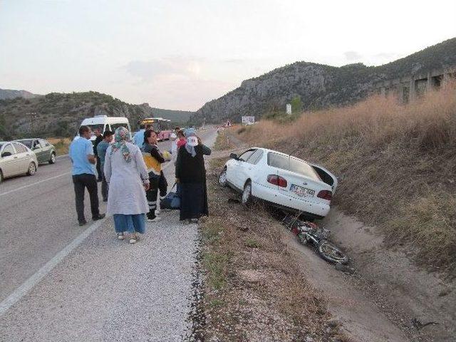 Otomobil İle Motosiklet Çarpıştı: 1 Ölü, 2 Yaralı