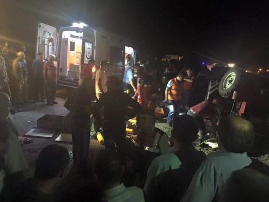 Minib&uuml;s Trakt&ouml;re &Ccedil;arptı: 2 &Ouml;l&uuml;