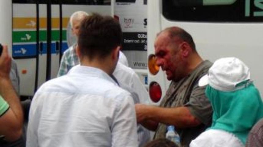 Halk Otob&uuml;s&uuml; S&uuml;r&uuml;c&uuml;s&uuml;ne Sopalı Saldırı