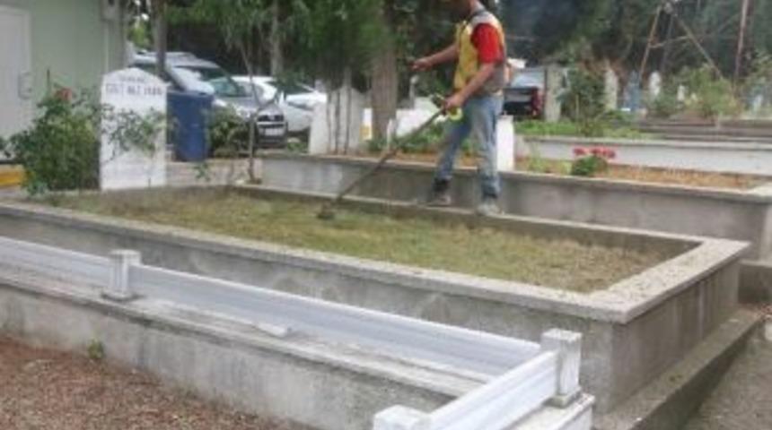 Mezarlıklarda Bayram Temizliği Yapıldı