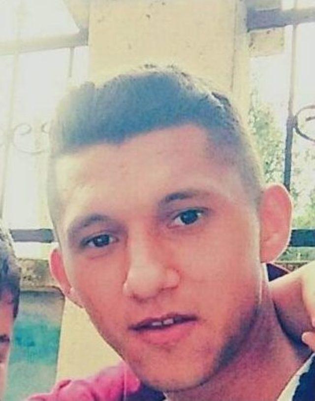 Sakarya&rsquo;da Trafik Kazası: 2 &Ouml;l&uuml;, 1 Ağır Yaralı 1