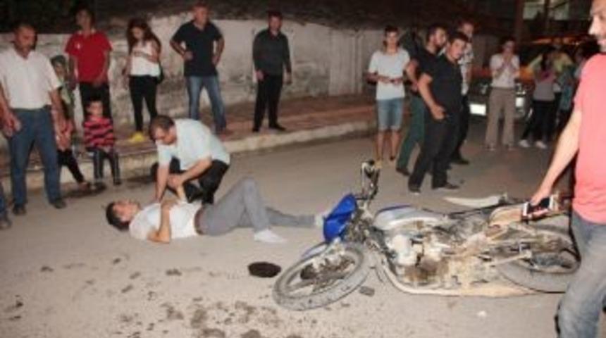 Motosikletler &Ccedil;arpıştı: 2 Yaralı