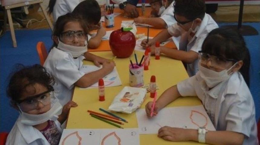 K&uuml;&ccedil;&uuml;k Mucitler Piazza&rsquo;da Eğlenerek &Ouml;ğrendi