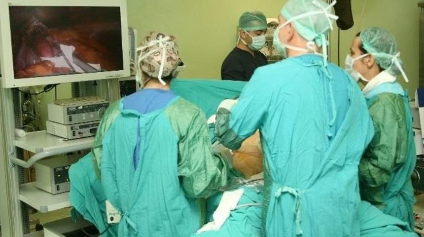 T&uuml;p Mide Ameliyatı Sadece Zayıflatmıyor